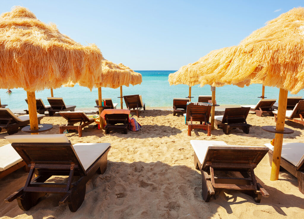 Παραλία στην Αθηναϊκή Ριβιέρα από τη Γλυφάδα έως το Σούνιο